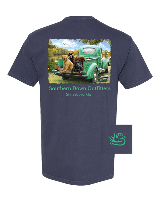 Dogs in Truck Youth Southern Down Outfitters Kurzarm-T-Shirt