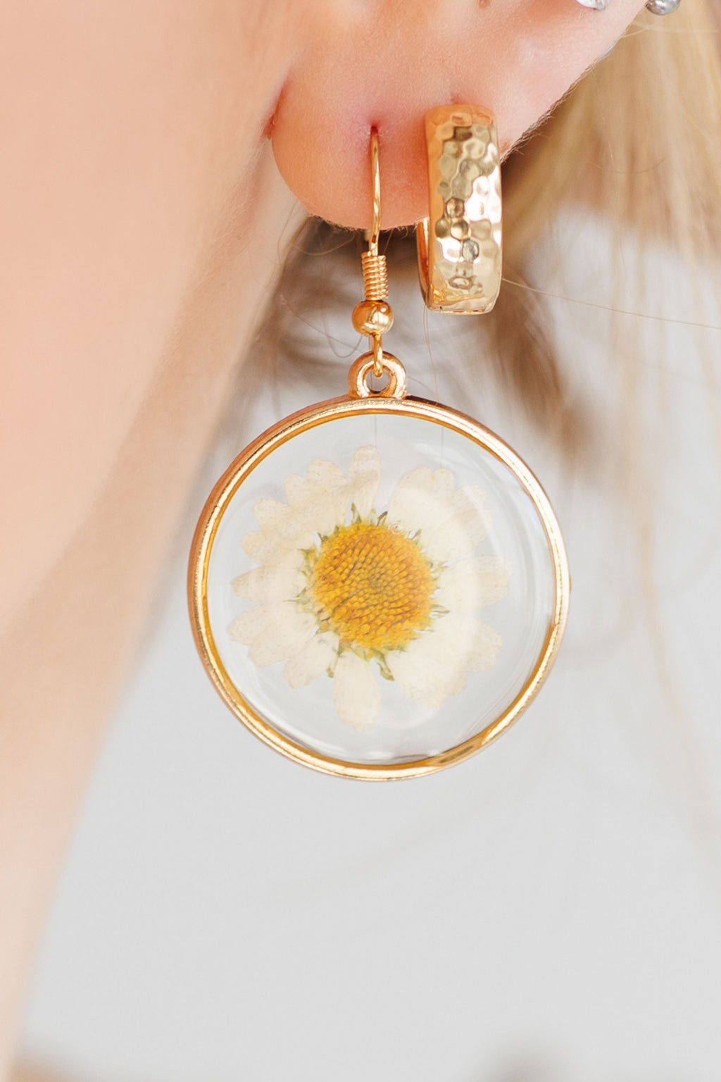 Beautiful Gold Daisy Earrings