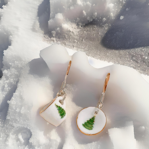 Entzückendes Weihnachtstassen-Ohrring-Set