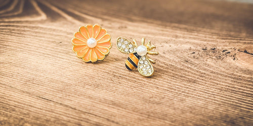 Entzückende Hummel- und Blumenohrringe