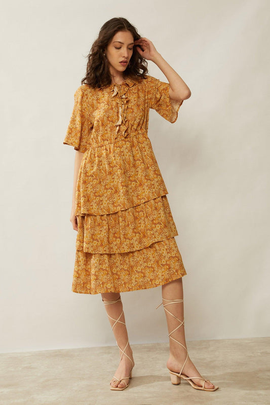 Bohera Deanna Kleid mit Rüschenausschnitt und tiefer Taille