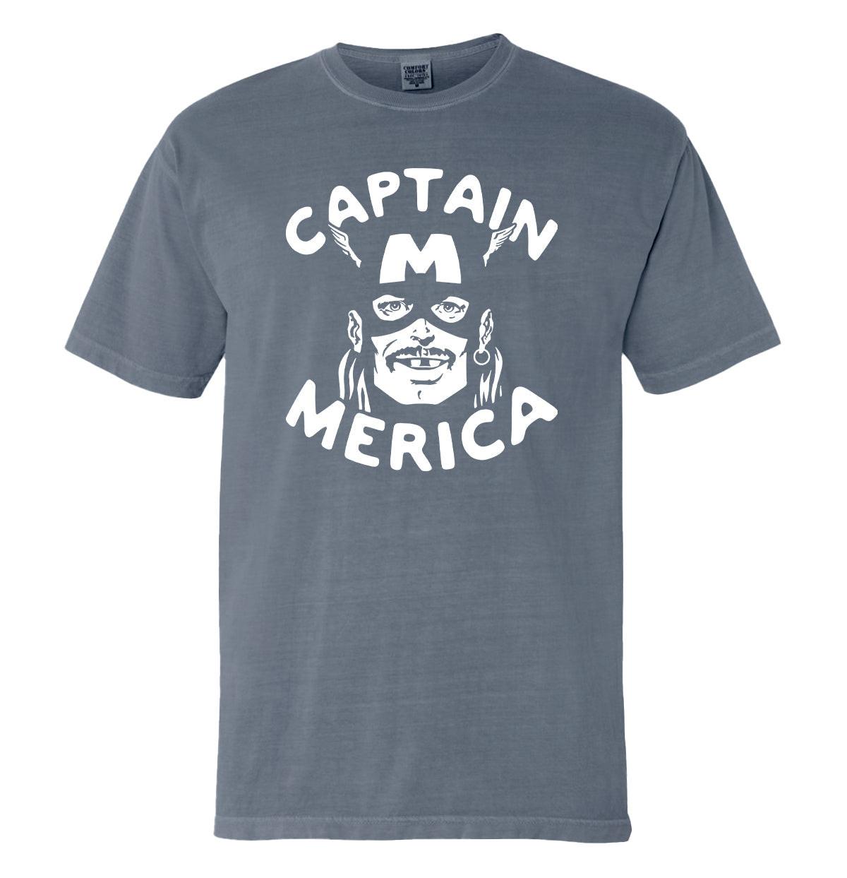 Captain Merica (vorne)