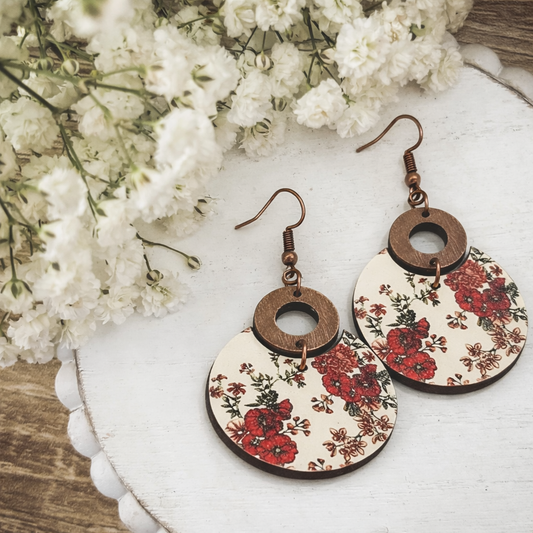 Wunderschöne Ohrringe aus Holz mit Blumenmuster