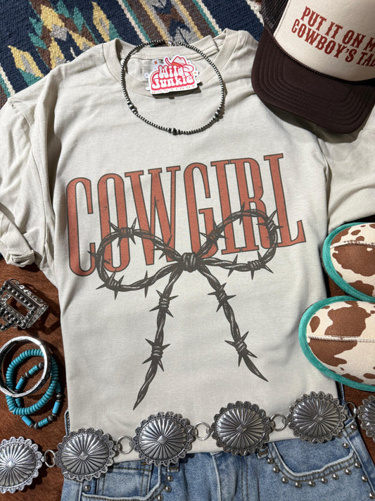 Cowgirl-Stacheldraht-Schleifen-Grafik-T-Shirt