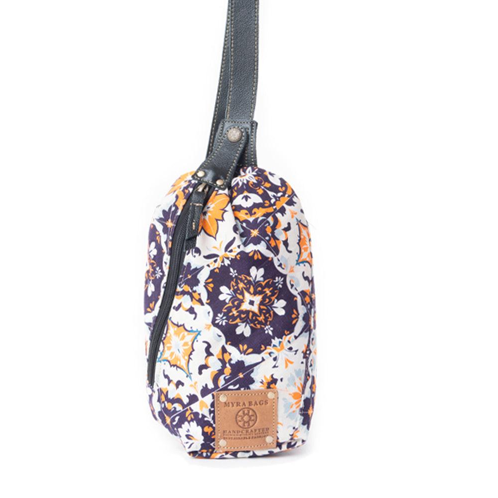 Oasis Blooms Fanny Pack Bag In Black & White