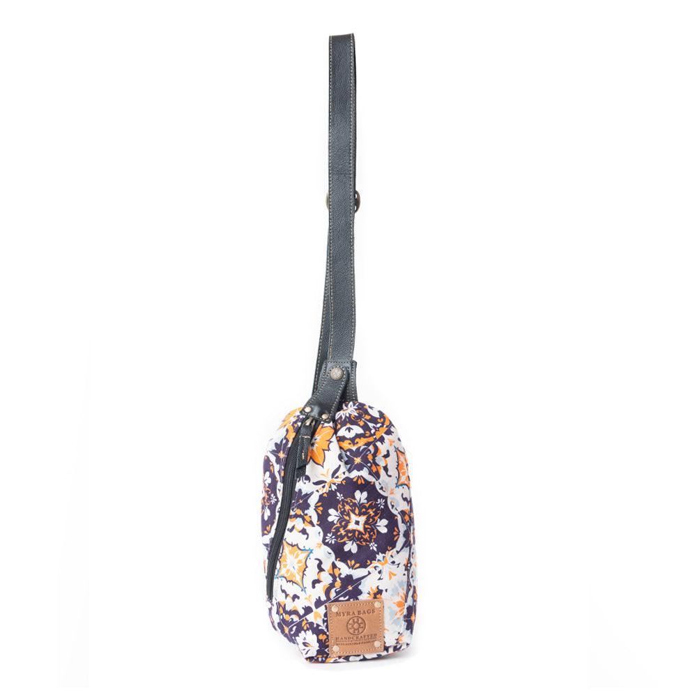Oasis Blooms Fanny Pack Bag In Black & White