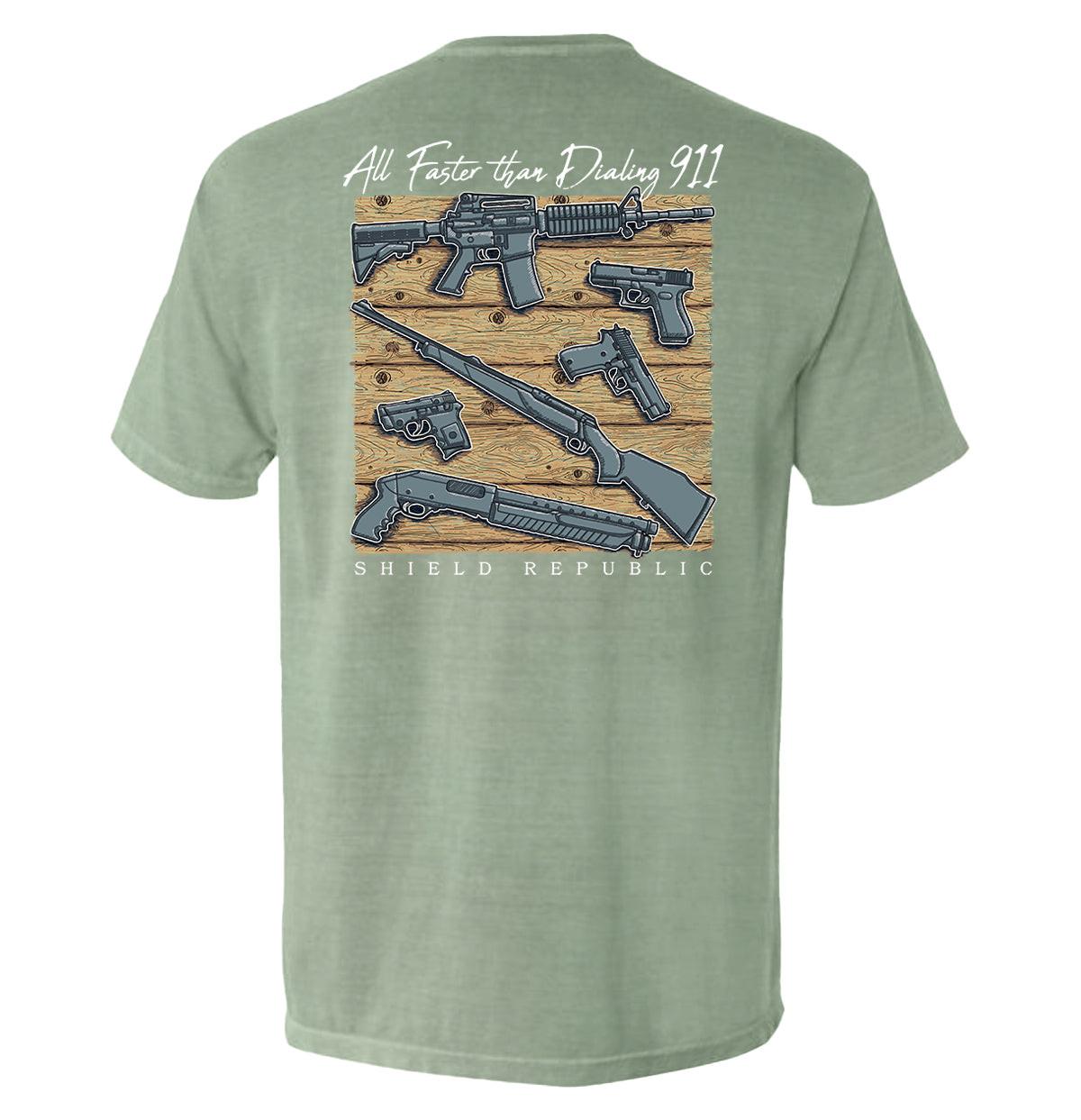 All Faster than Dialing 911 T-Shirt mit Brusttasche