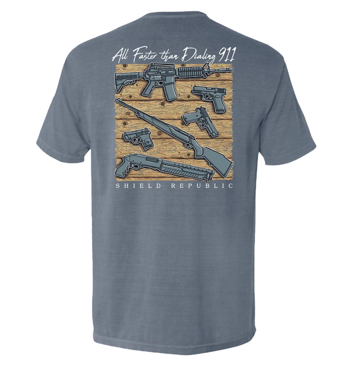 All Faster than Dialing 911 T-Shirt mit Brusttasche