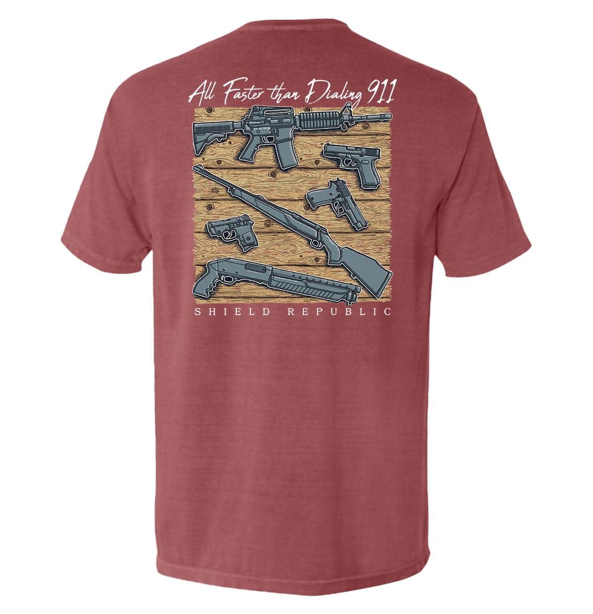 All Faster than Dialing 911 T-Shirt mit Brusttasche