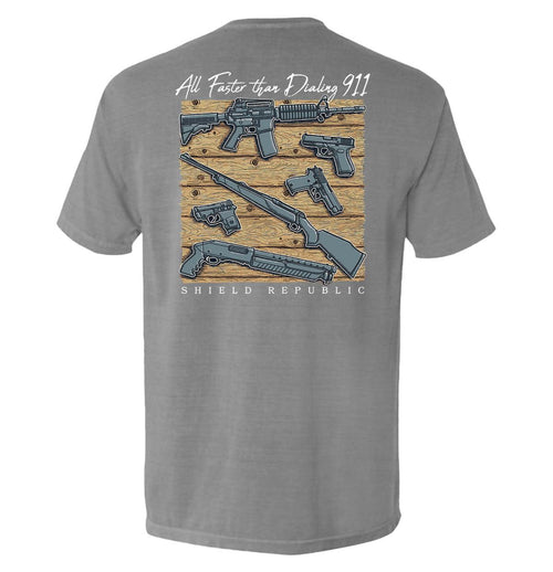 All Faster than Dialing 911 T-Shirt mit Brusttasche