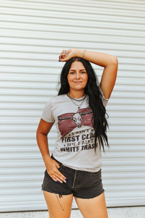 Grafik-T-Shirt „Nicht Erste Klasse“