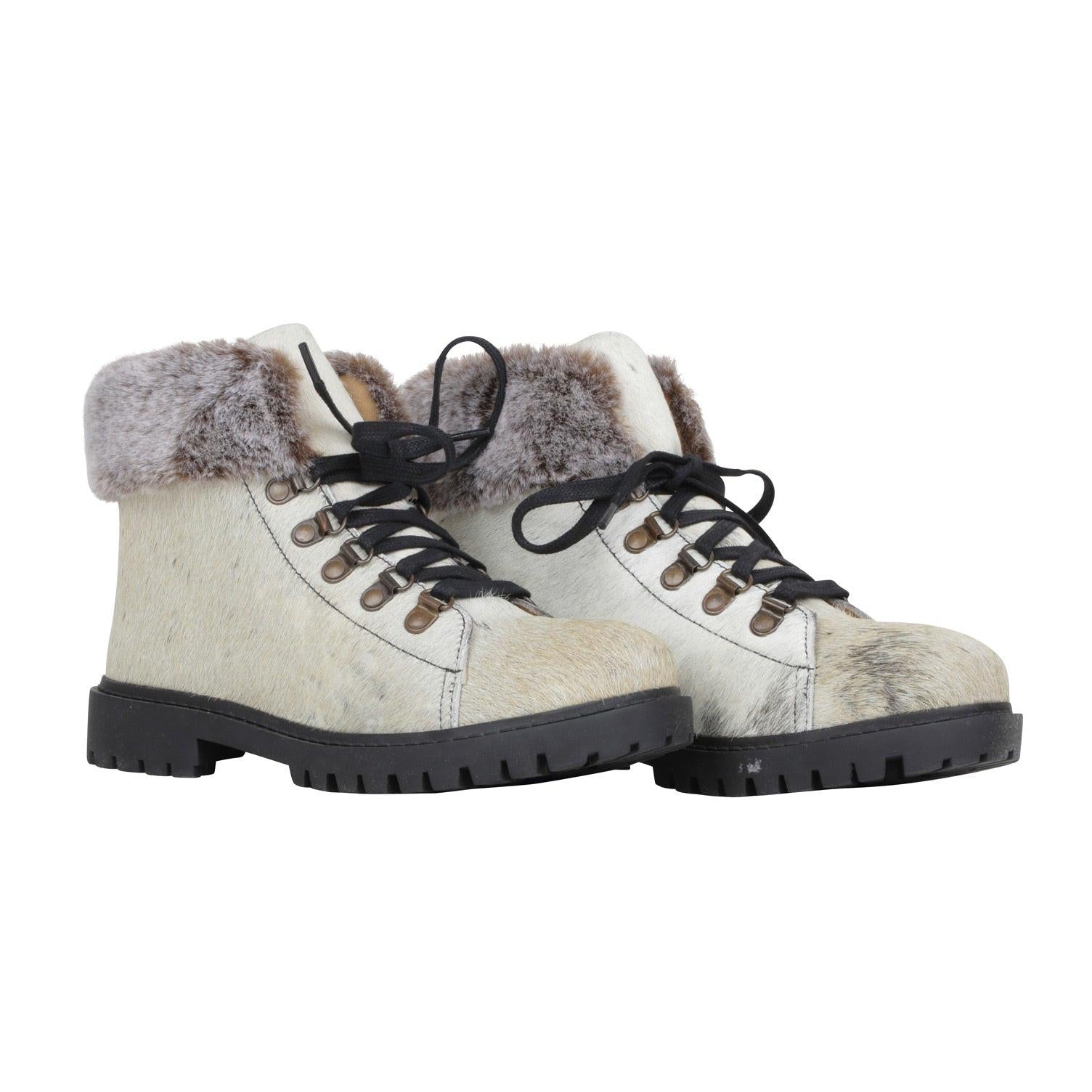 Turbulent Boots