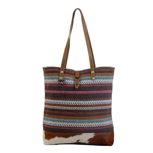 Tasche mit Verschlussriemen
